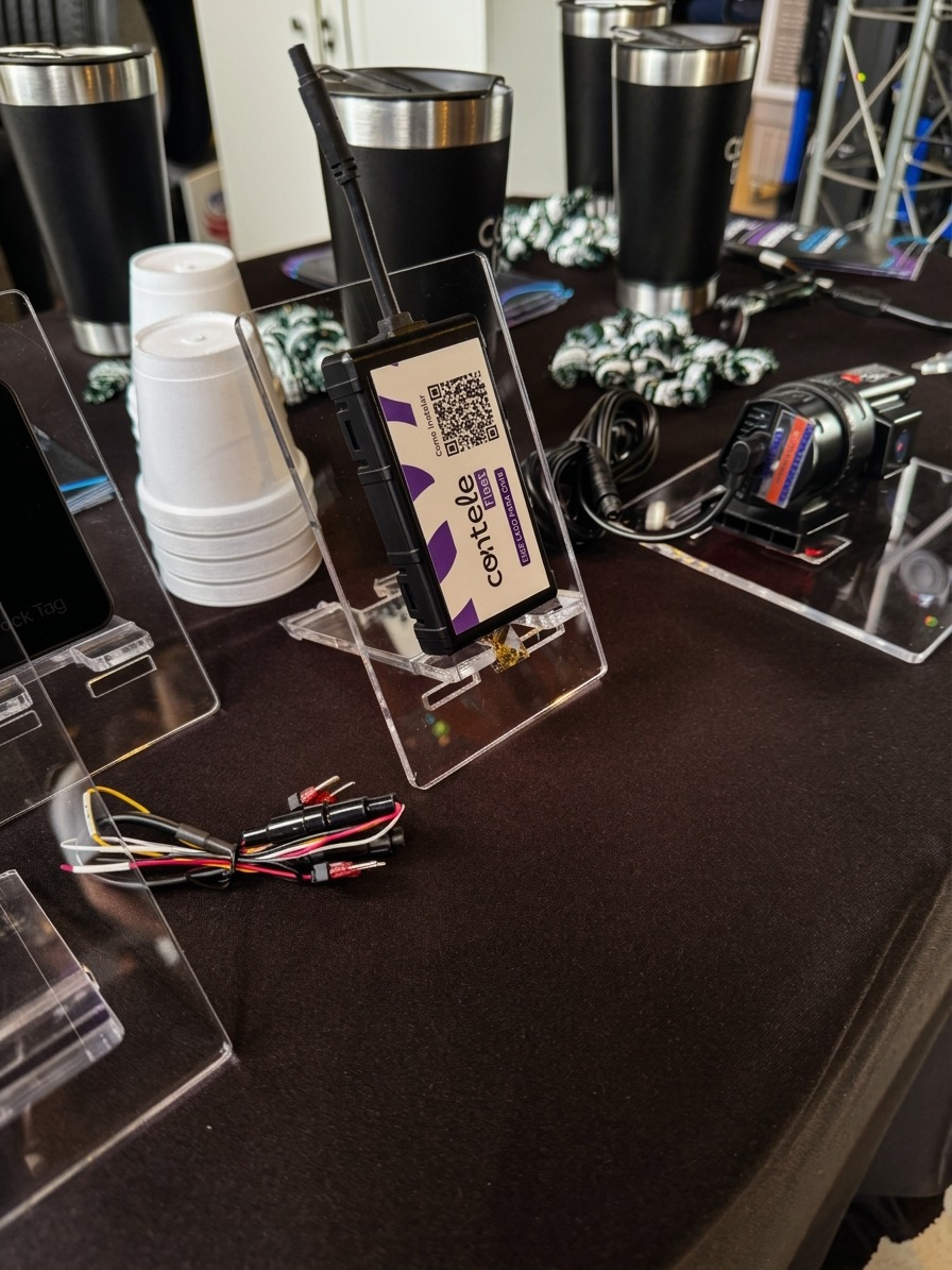 Dispositivo rastreador Contele Fleet em detalhe